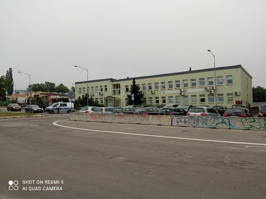 Rozszczelnienie gazociągu miejskiego na ulicy Kolberga w Kielcach. Ewakuowano Zakład Ubezpieczeń Społecznych i okolicznych mieszkańców 