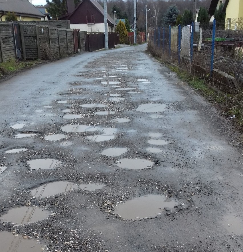 Ulica Polna w Kielcach tonie w błocie! Pieniądze raz są, raz nie ma. Sprawdziliśmy kiedy ruszy budowa 