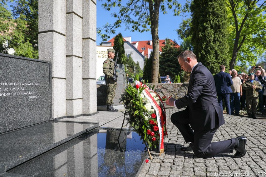 Sztum. 100-lecie Związku Polaków w Niemczech: kwiaty pod Pomnikiem Rodła, tablica na kościele parafialnym