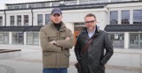 Piotr Zychowicz i Jacek Bartosiak ponownie odwiedzili Łomżę. Popularni eksperci spotkali się z mieszkańcami miasta i nagrali kolejny film 