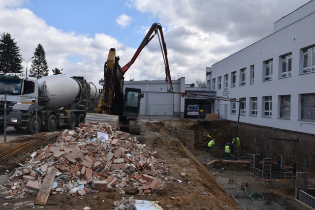 Trwa rozbudowa Pleszewskiego Centrum Medycznego. Szpital w Pleszewie powiększy się o nowe skrzydło. Tak wyglądają aktualne prace