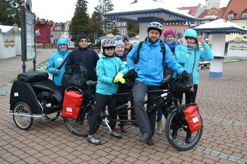 Tandem wystartował - ojciec z córką przejadą z Żor na Hel 800 km GALERIA