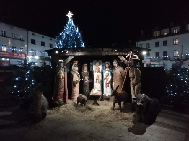 Bożonarodzeniowa szopka na Rynku w Trzebini