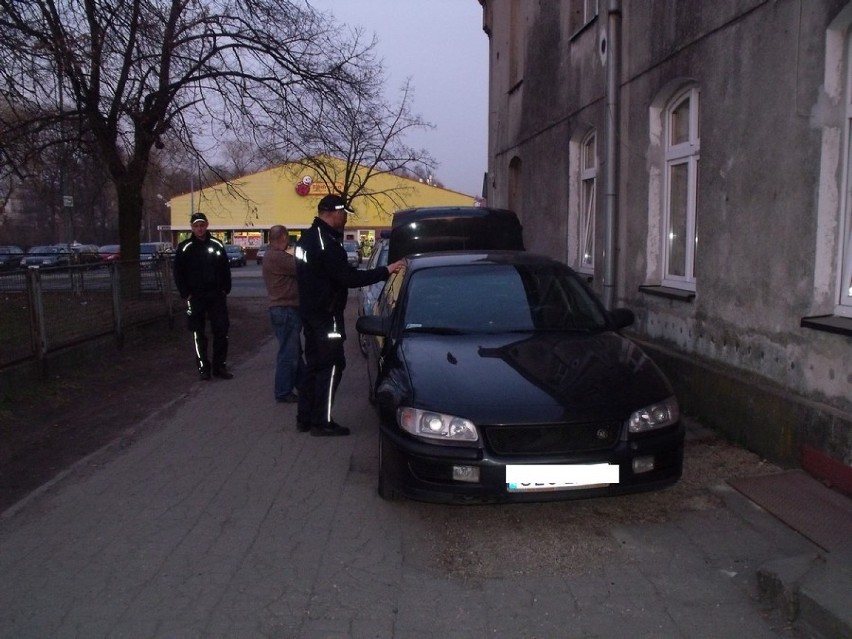 Policja w Lublińcu zatrzymała handlarza nielegalnym towarem