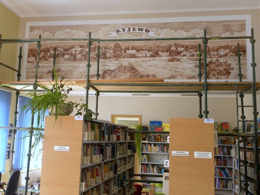 Biblioteka w Ryjewie ma na ścianie panoramę! [ZDJĘCIA]