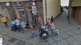 Mieszkańcy przyłapani na ul. Długiej w Kościerzynie. Zobacz, kogo uchwyciły kamery Google Street View w centrum miasta 