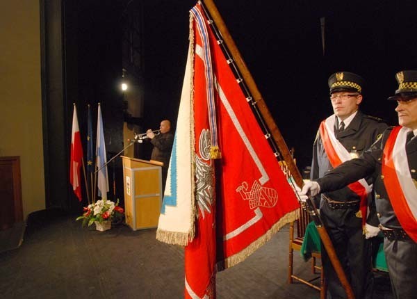 Przed rozpoczęciem uroczystej sesji odegrany został hymn miasta