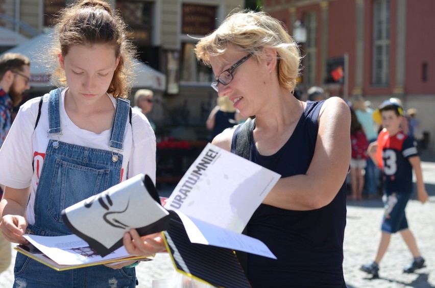 Protestowali przeciwko okrutnemu traktowaniu świń [ZDJĘCIA, WIDEO]