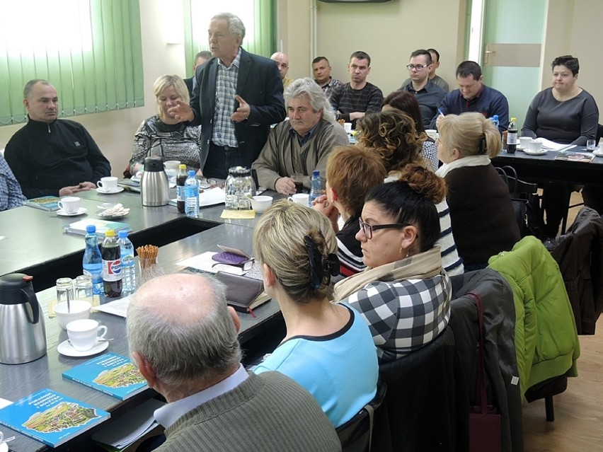 O programie 500+, funduszu sołeckim, wywozie śmieci, oświetleniu wsi, drogach do naprawy...