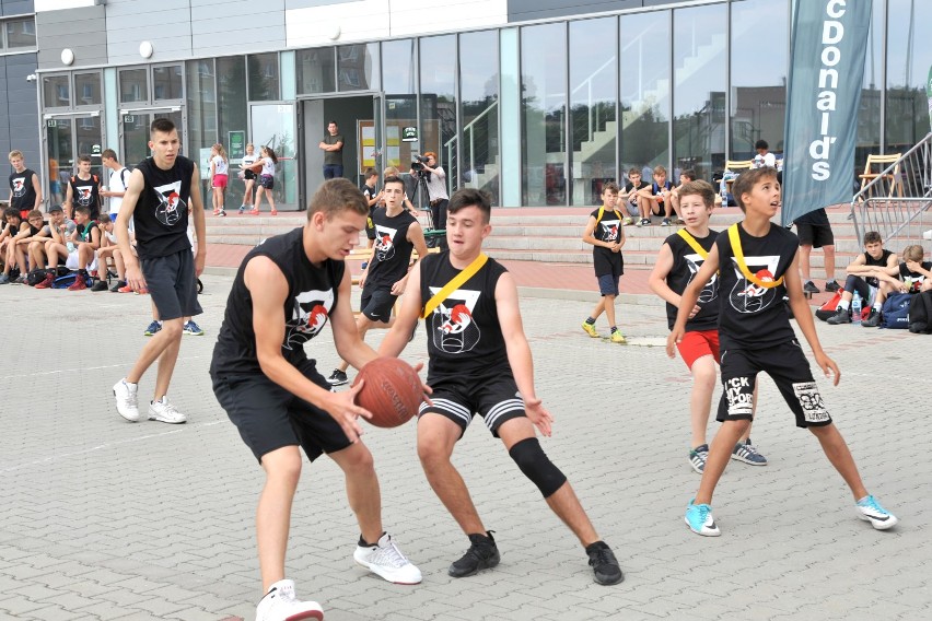 Streetball 2018 - zobacz zdjęcia z imprezy sportowej w obiektywie Jana Jędrzejczaka