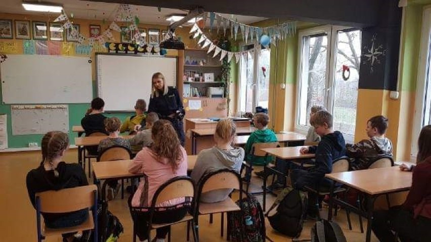 Lęborska policja rozmawiała z uczniami o zagrożeniach związnych z narkotykami 