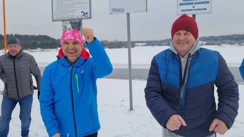 Morsy z Radomska w Zakrzówku Szlacheckim. Pogoda sprzyjała morsowaniu [ZDJĘCIA]