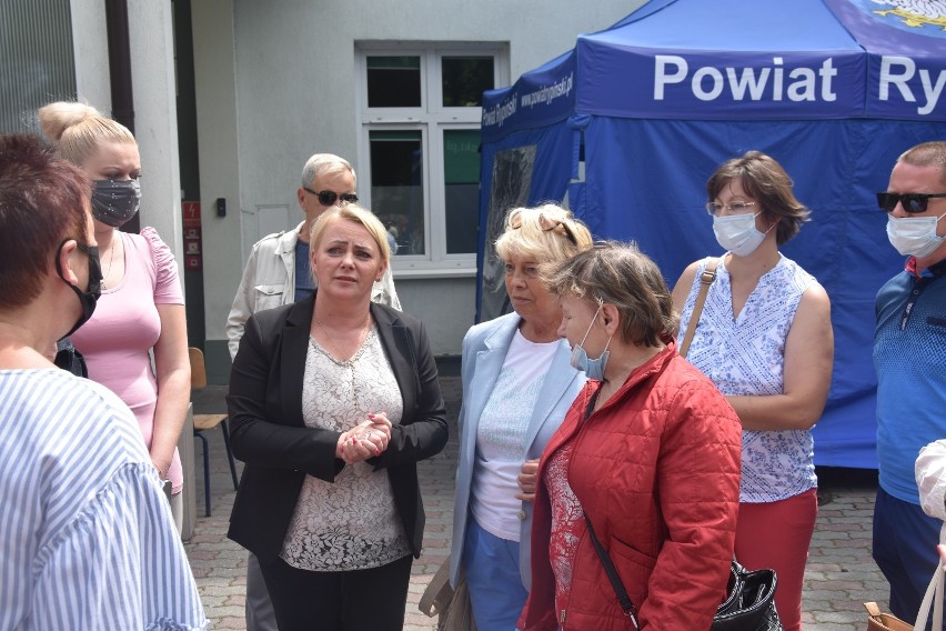 Szpital w Rypinie: posłanka Iwona Hartwich i mieszkańcy walczą o oddział położniczo-ginekologiczny