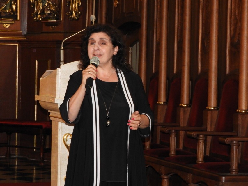 Krotoszyn: Piosenkarka Eleni czarowała swoim głosem słuchaczy zgromadzonych w Bazylice pw. św. Jana Chrzciciela  