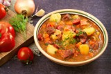 Prosta zupa gulaszowa z wieprzowiny. Wypróbuj przepis na posiłek dla całej rodziny. Idealne danie na większy głód