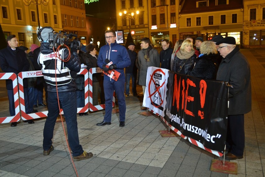 TVP Info w Rybniku na rynku kręciła protest mieszkańców przeciw budowie kopalni Paruszowiec