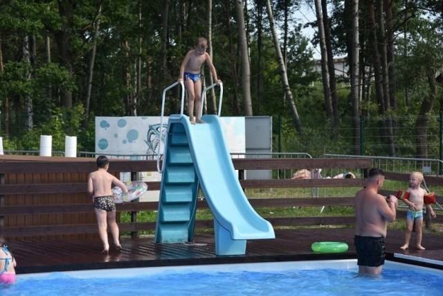 Na zdjęciach zobaczcie jak korzystano z letnich basenów w Starachowicach w ubiegłym roku.