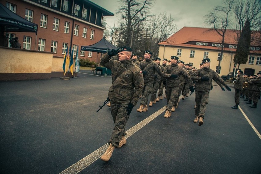 Uroczysty apel w 17. Wielkopolskiej Brygadzie...