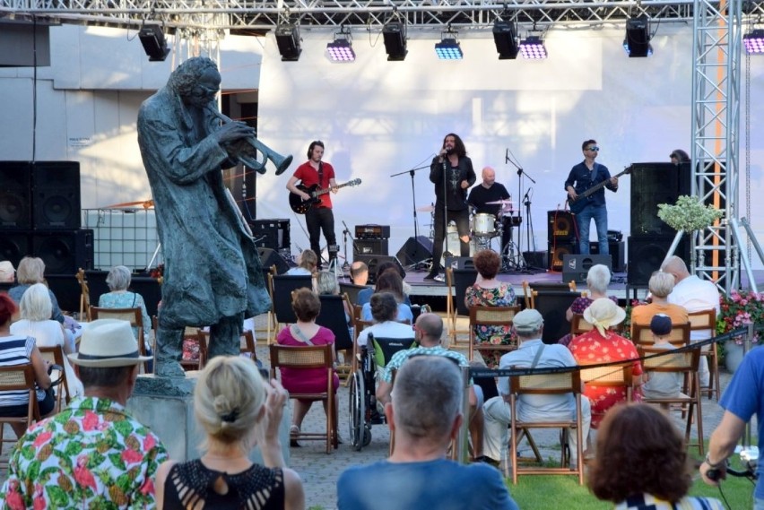 Gary Moore Tribute Band na letniej scenie Kieleckiego Centrum Kultury. Artysta wprowadził gości w niezwykły nastrój [ZDJĘCIA, FILM]