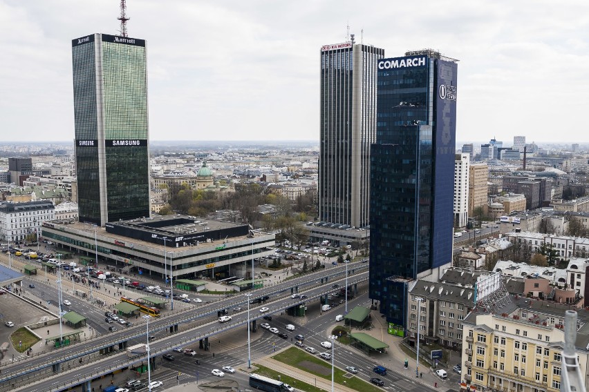 Panorama Warszawy. Jak centrum miasta wygląda z wysokości? Wspięliśmy się na jeden z budowanych wieżowców