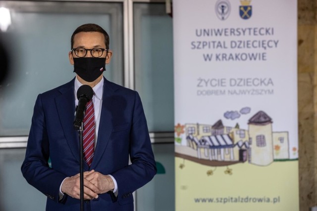 Mateusz Morawiecki podczas wtorkowej wizyty w Krakowie. Zdaniem politologów, działania rządzących mają znamiona kampanii wyborczej