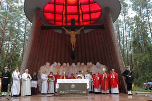 Podczas uroczystości w Piaśnicy msza św. koncelebrowana za Poległych w obronie Ojczyzny rozpocznie się o godz. 11.40. Przewodzić jej będzie abp. Sławoj Leszek Głódź.