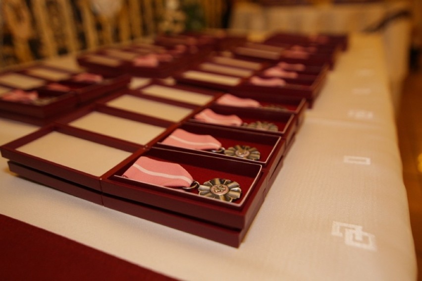 Babcie i dziadkowie świętowali 50 lat małżeństwa - dostali medale od prezydenta [GALERIA]