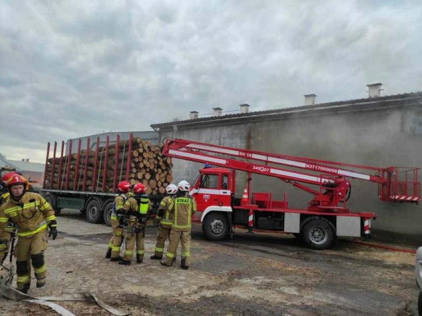 Groźny pożar w jednej z firm w gminie Ceków-Kolonia