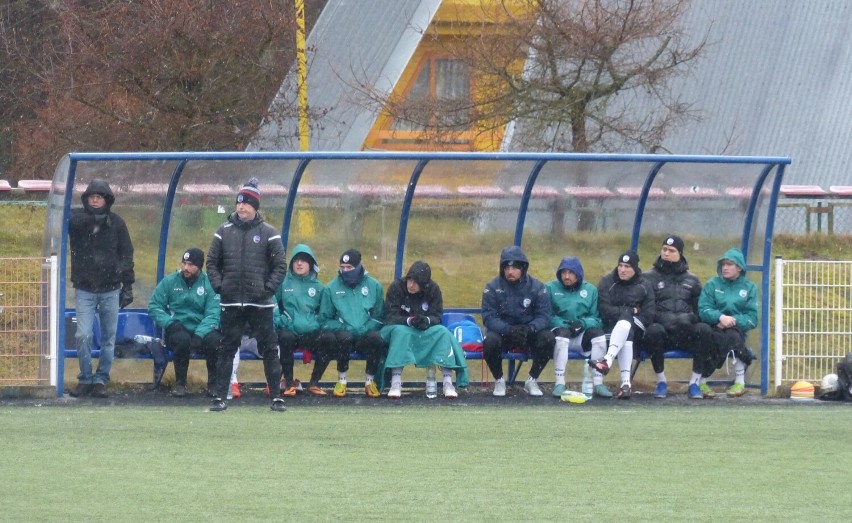 W sobotę o godz. 15 na sztucznej murawie stadionu miejskiego...