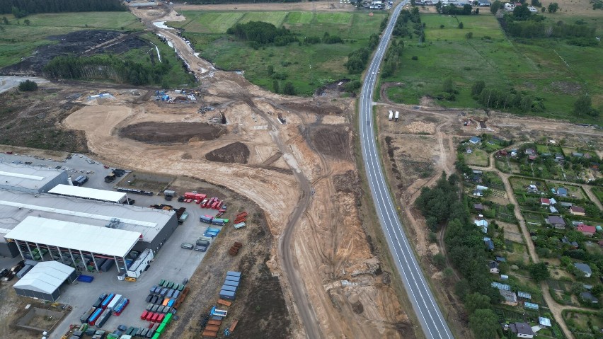 Intensywne prace przy budowie trasy S-6 -węzeł Lębork Wschód w Mostach [zdjęcia z drona]