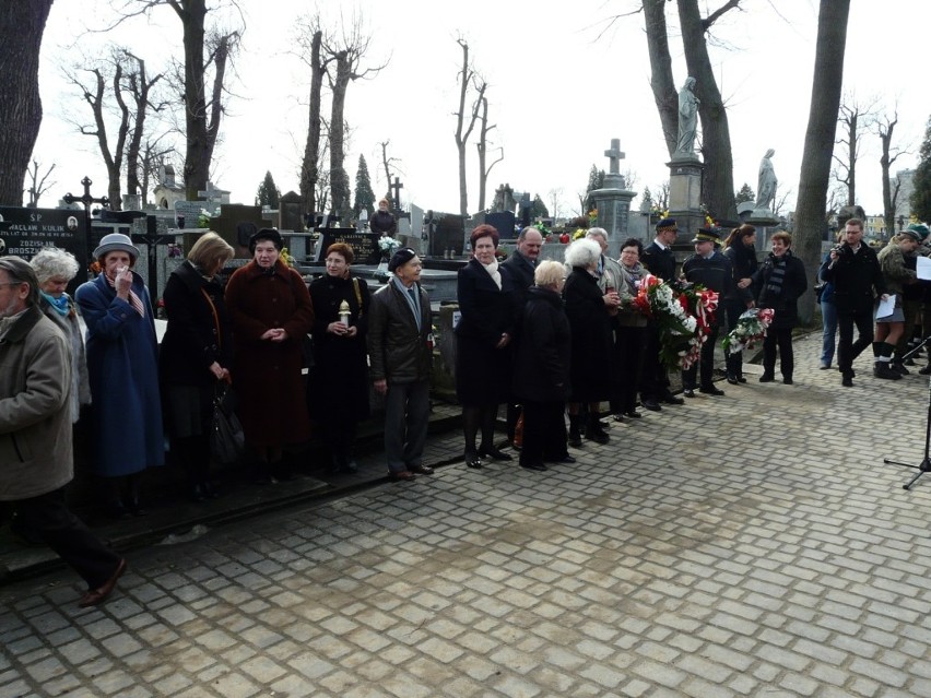 Rocznica Zbrodni Katyńskiej w Radomsku: Apel Poległych i złożenie kwiatów na Starym Cmentarzu
