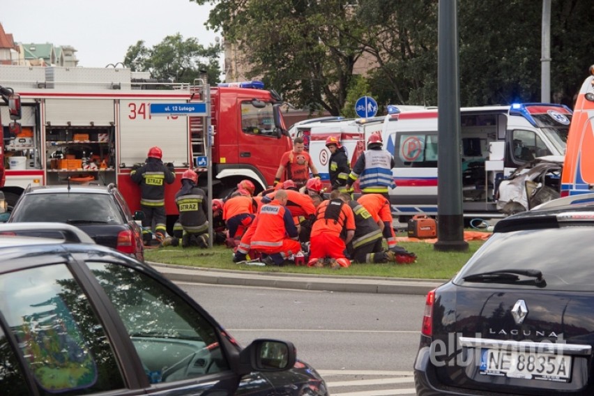 Wypadek karetki w Elblągu. Zginęła jedna osoba