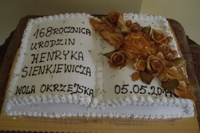 Urodzinowy tort Henryka Sienkiewicza w Woli Okrzejskiej