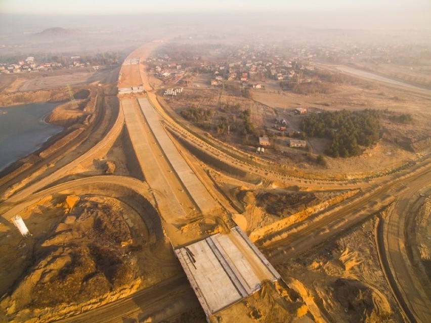 Budowa autostrady A1, odcinek F. Zdjęcia z lutego 2019 r....