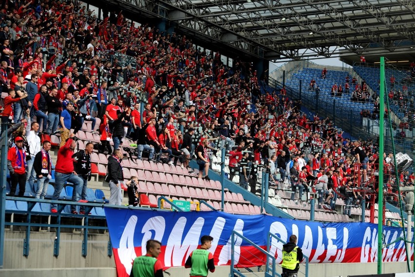 „Misiek” wyzywany na trybunach Wisły Kraków. Ultrasi grożą śmiercią konfidentom