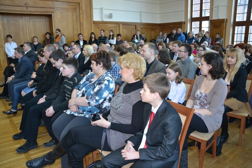 Stypendia burmistrza Malborka dla zdolnej młodzieży. Nagrody trafiły do 46 uczniów