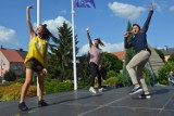 Earth Festival Uniejów 2018. Tomek Barański i jego tancerze na Rynku uczyli Tańca dla Ziemi (ZDJĘCIA i FILM)