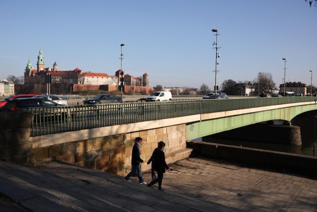 Most Dębnicki - którym każdego dnia przejeżdżają dziesiątki tysięcy samochodów - wymaga remontu