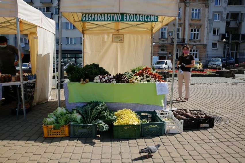 Spadki średnich cen odnotowano w przypadku sześciu spośród...