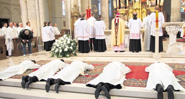 Sześciu nowych kapłanów już w wakacje zacznie pracę w parafiach diecezji łódzkiej