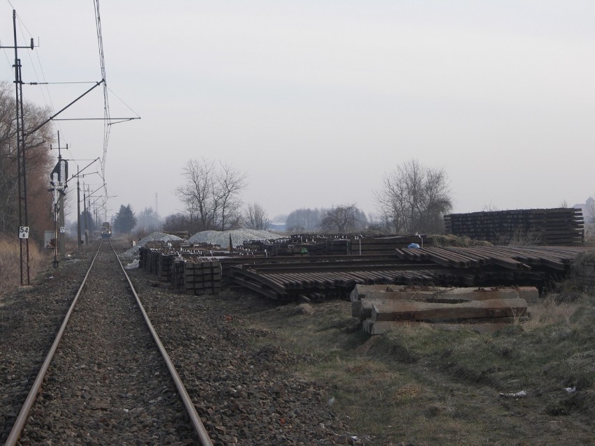 Tak wygląda pryzma metalowych elementów infrastruktury...