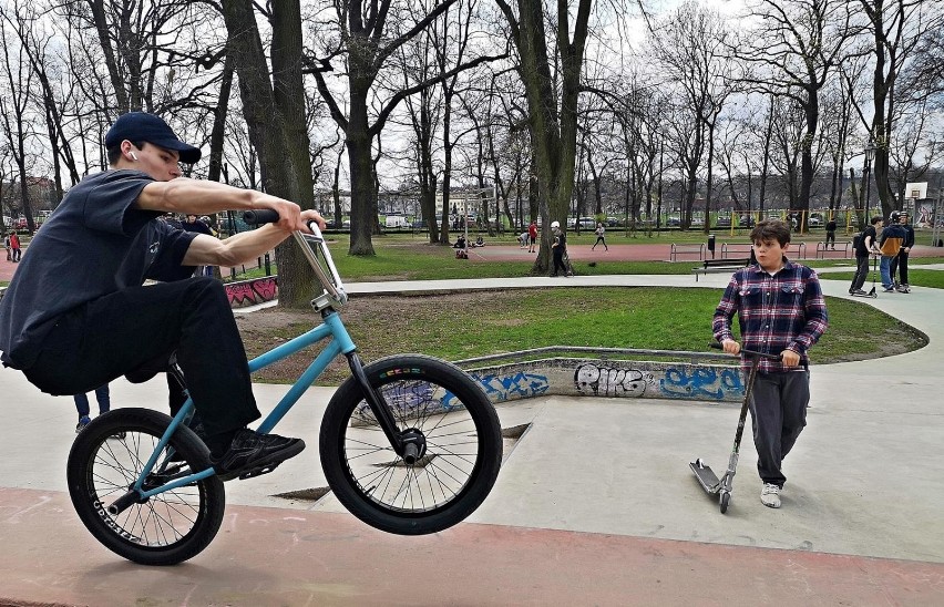 Kraków. Przebłyski wiosny. Parki pełne spacerowiczów [ZDJĘCIA]