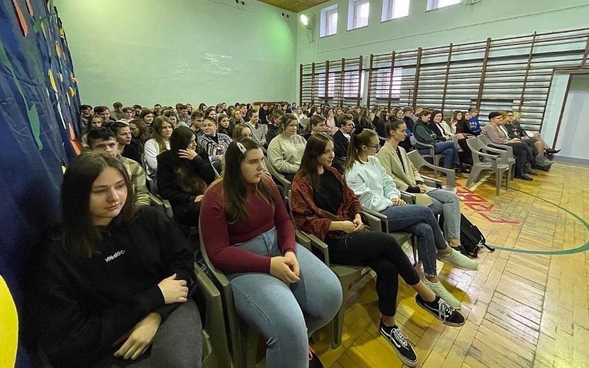 Mateusz Szymkowiak wyróżniony tytułem "Przyjaciel Erbla" przez I Liceum w Skarżysku-Kamiennej. Zobacz zdjęcia