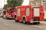 Strażacy z Wałbrzycha uratowali seniorkę w opałach i próbowali gasić nietypowy pożar