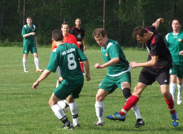 Rajsko (ciemne stroje) pokonało na własnym boisku Gorzów 3:0, w ramach rozgrywek oświęcimskiej klasy A.