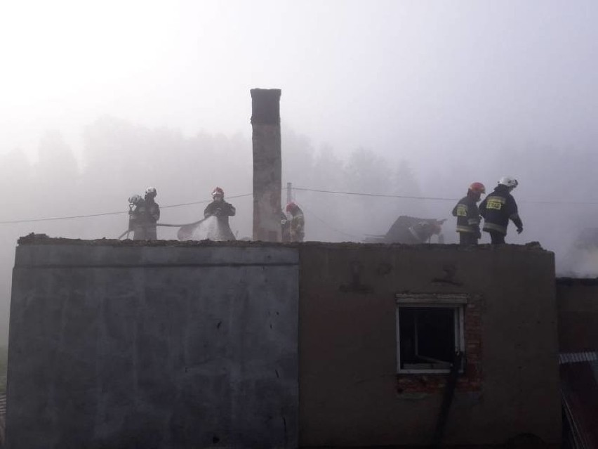 Złockie. Pożar domu jednorodzinnego. Prawdopodobną przyczyną było podpalenie [ZDJĘCIA]