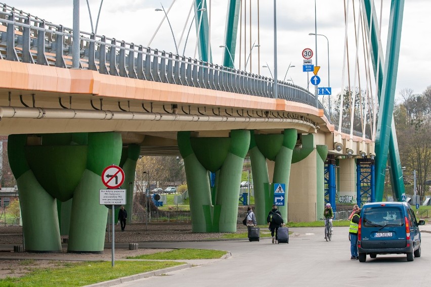 Firmy które wezmą udział w przetargu na naprawę mostu...