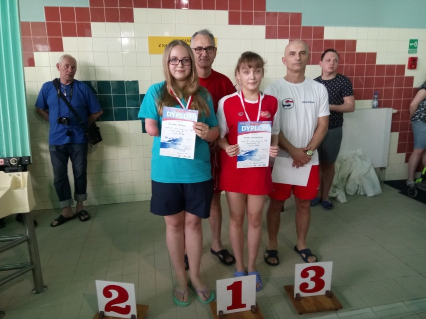 Młodzi pływacy Startu Kalisz