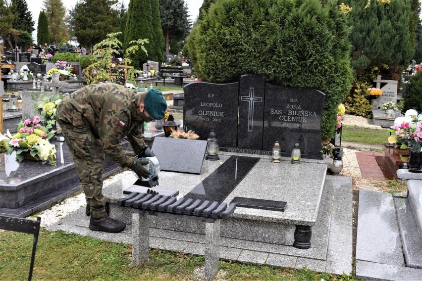 Żołnierze pamiętają o zmarłych bohaterach    