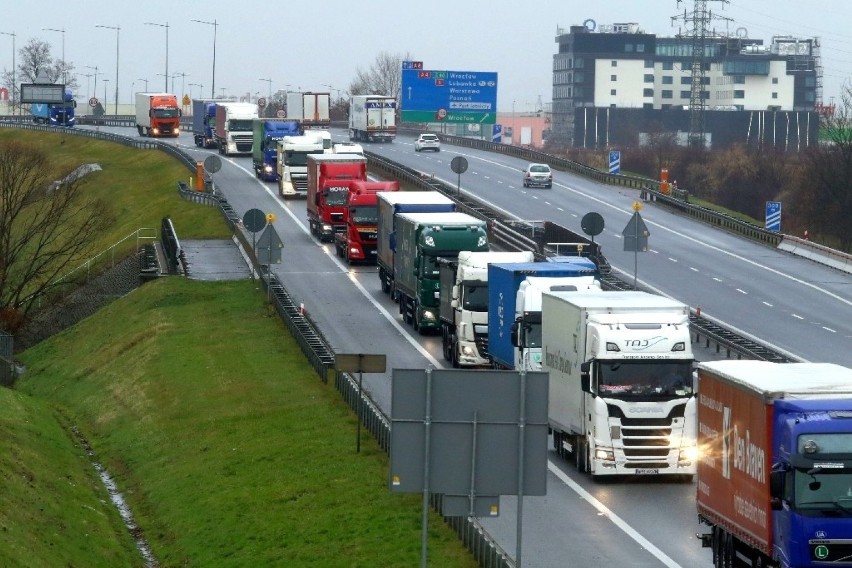 Wielki chaos na autostradzie A4. Problemy kierowców, liczne patrole... Przeczytajcie szczegóły [ZDJĘCIA]